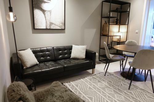3 Room Luxury Design Apartment