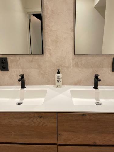 3 Room Luxury Design Apartment