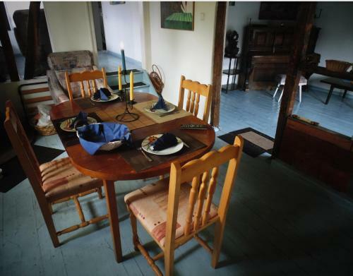 Hostal Unique Art House For 10 With Near Nature - ?????? ?? ?????????