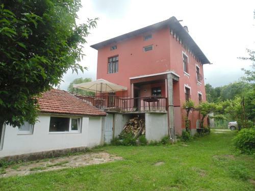 Hostal Unique Art House For 10 With Near Nature - ?????? ?? ?????????