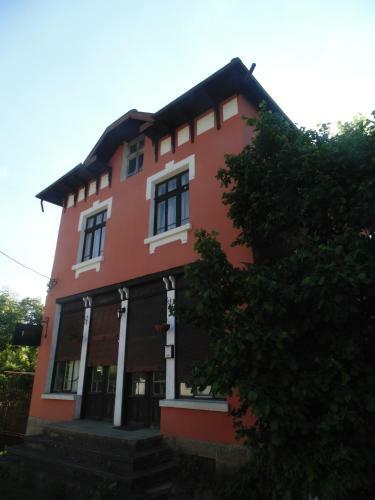 Hostal Unique Art House For 10 With Near Nature - ?????? ?? ?????????