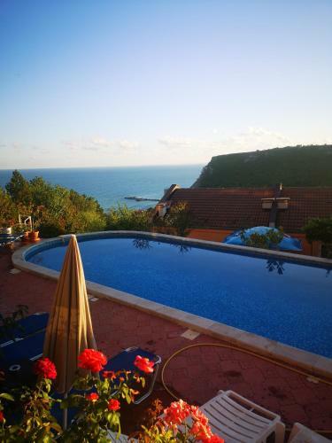 Seaview Apartment Complex Karia