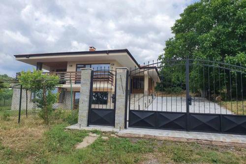 Luxury Villa Bella Lyaskovo Village