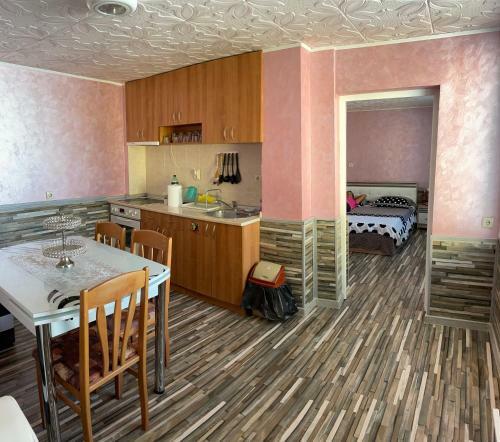 Hostal Lyusi House 1