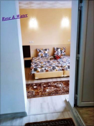 Hostal Rose & Water Guest House