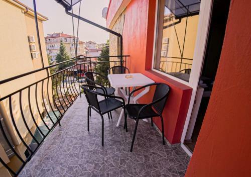 Hostal Sineva Guest House