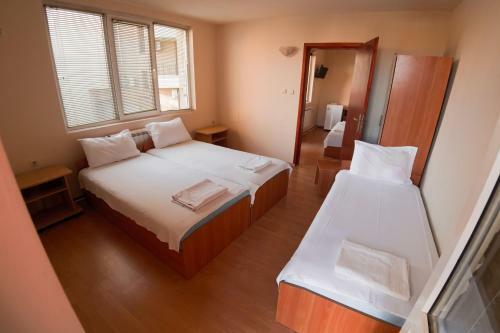 Hostal Sineva Guest House