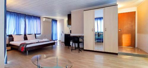 Hostal Sineva Guest House