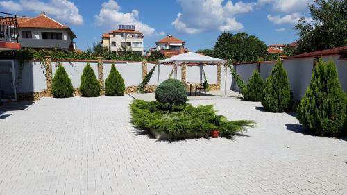 Hostal Sineva Guest House