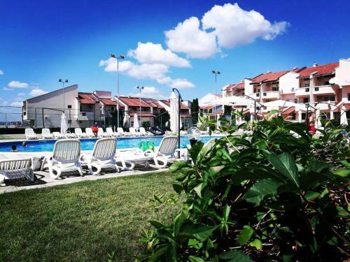Apartment In Holiday Village Ravda