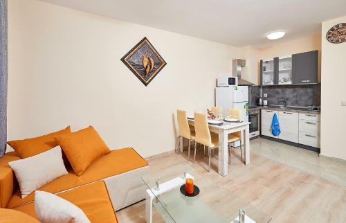 Art Apartments In Pomorie