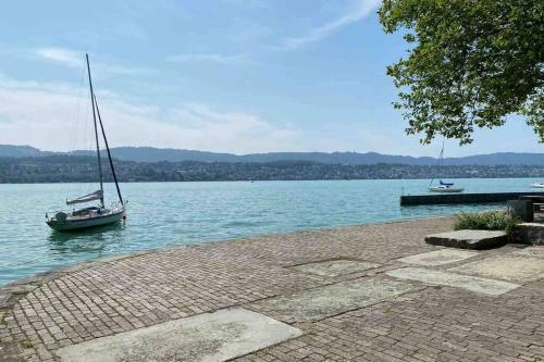 Zurich Erlenbach - Apartment With Lake View - 4,5 Rooms