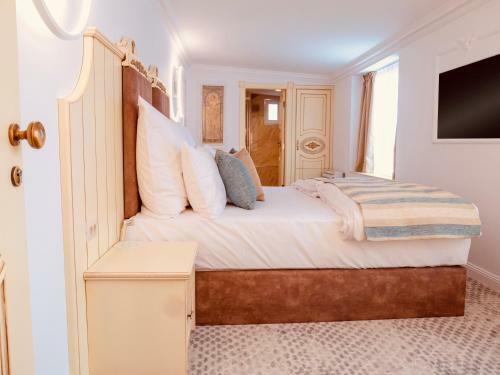 Hostal Atlas House Luxury Suites