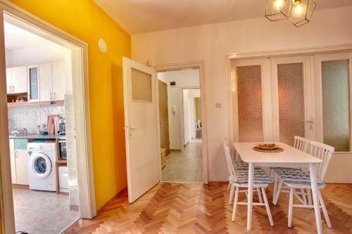 Apartamento Terrace Home - Three Bedrooms City Center