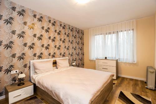 Luxury New Three Bedroom Apartment