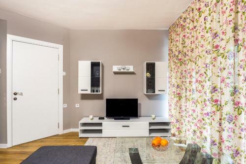 Luxury New Three Bedroom Apartment