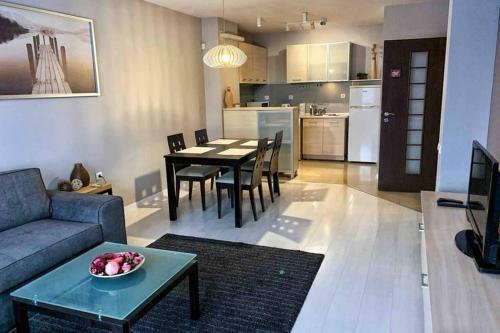 Cozy Top Center Apartment