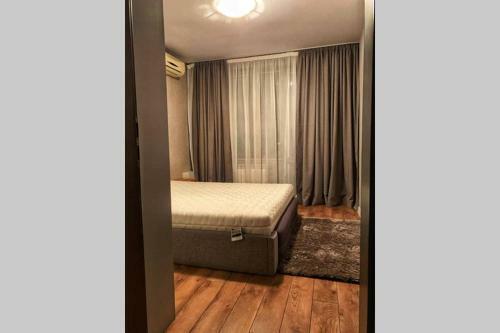 Cozy Top Center Apartment