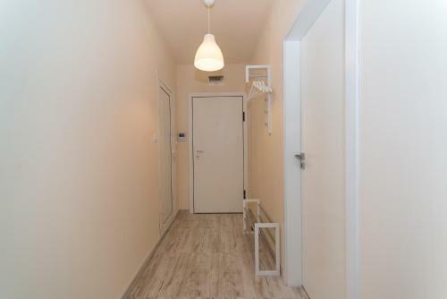 Alma Apartment - Stylish 1bd Flat With Balcony