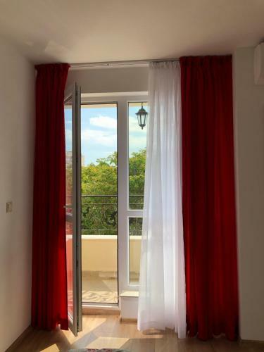 Reds' Apartment - Near Plovdiv City Center