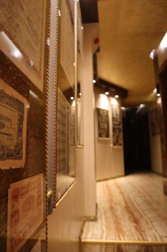 Apartamento Hidden Bank: First Million