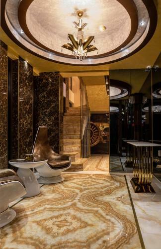 Apartamento Hidden Bank: First Million