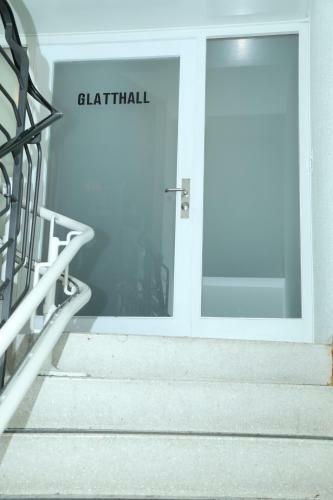 Glatthall