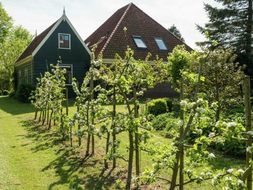 Inviting Holiday Home In Zuidoostbeemster Near Centre & Forest