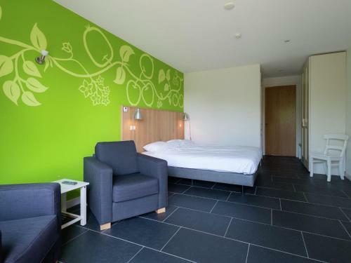 Inviting Holiday Home In Zuidoostbeemster Near Centre & Forest
