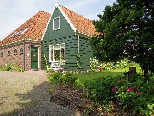 Inviting Holiday Home In Zuidoostbeemster Near Centre & Forest