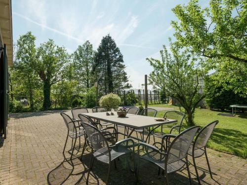 Inviting Holiday Home In Zuidoostbeemster Near Centre & Forest