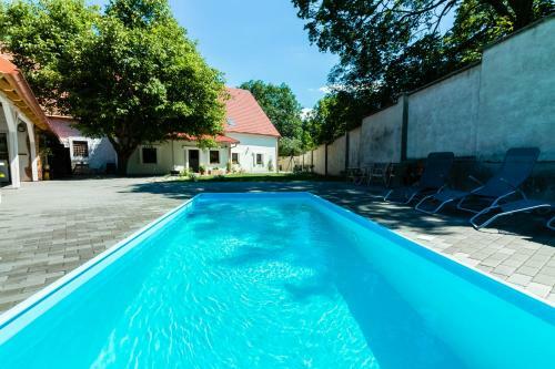 Hostal Penzion U Z�mku Dale?ice Pro 20 Osob