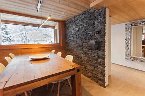 Chic Alpine Apartment For 5 - Perfect For Skiers