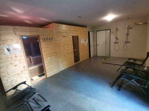 Moji Sousedi II - Apartm�n ?erven�