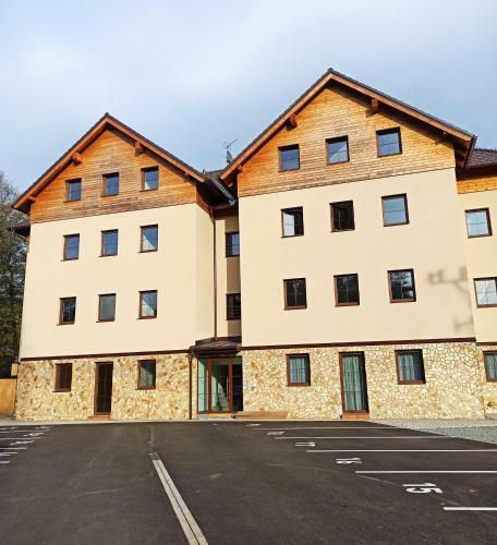 Moji Sousedi II - Apartm�n ?erven�