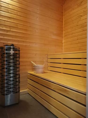 Moji Sousedi II - Apartm�n ?erven�