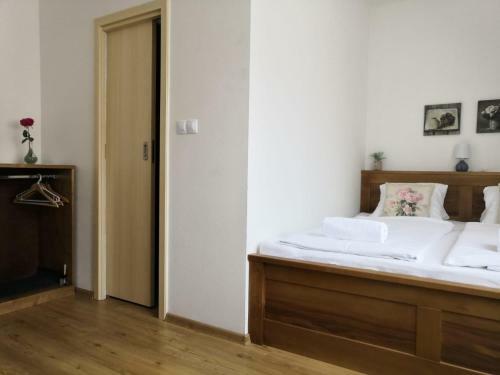 Hostal Penzion A Vinn� Skl�pek U Kozl�k?