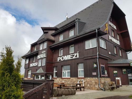 Hotel A Restaurace Pomez�