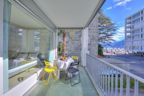 City Lake Apartment
