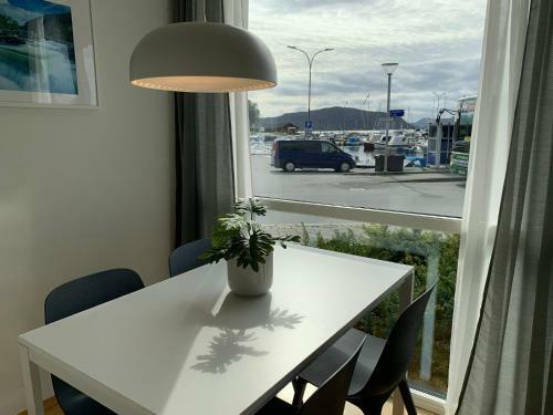 Modern Apartment In The Harbour Of J�rpeland