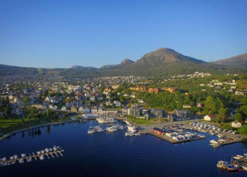 Modern Apartment In The Harbour Of J�rpeland