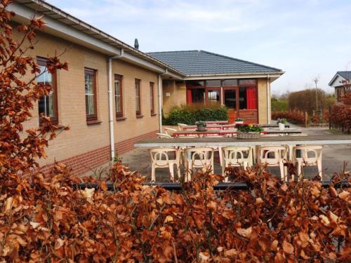 Holiday Home Recreatiepark Klaverweide 3