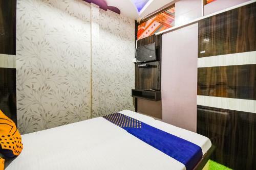 Spot On 61105 Hotel Rajhans