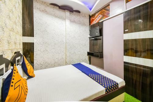 Spot On 61105 Hotel Rajhans