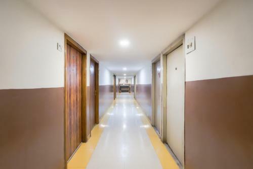Oyo Flagship 73151 Raja Hotel