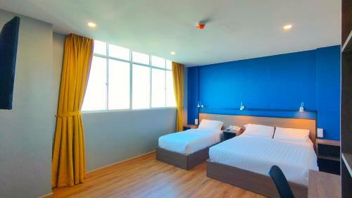 Uptown Hotel