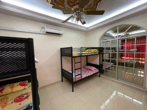 Oyo Home 90425 Embun Homestay 1