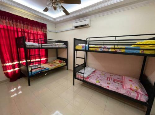 Oyo Home 90425 Embun Homestay 1