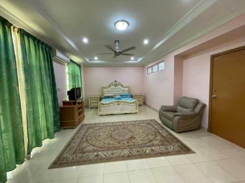 Oyo Home 90425 Embun Homestay 1