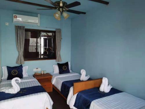 Hostal Seacoral Water Chalet